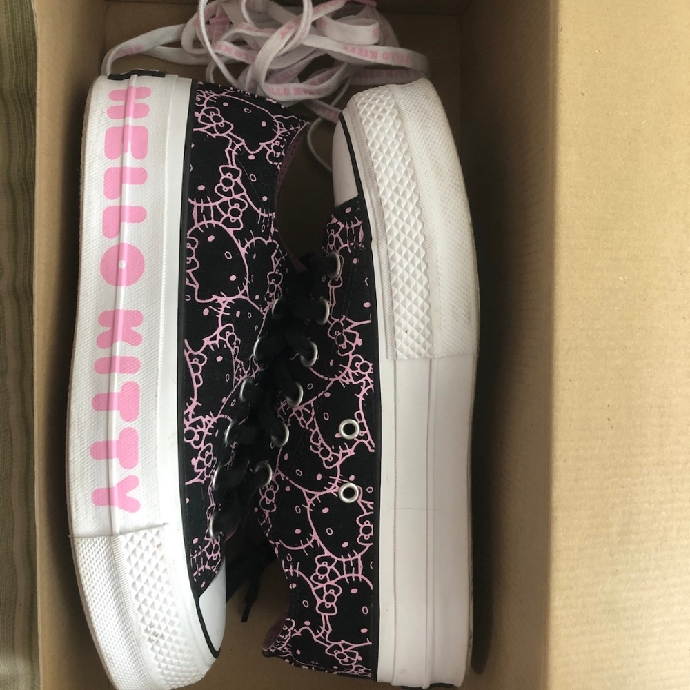 Hello Kitty X Converse Platform sneakers Women's 7